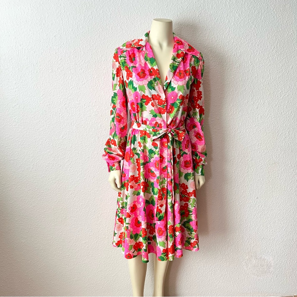 Vintage 1960s 1970s Long Sleeve Collared Neckline Floral Dress